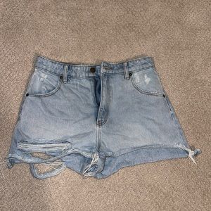 Toklas light wash denim shorts! Size:28